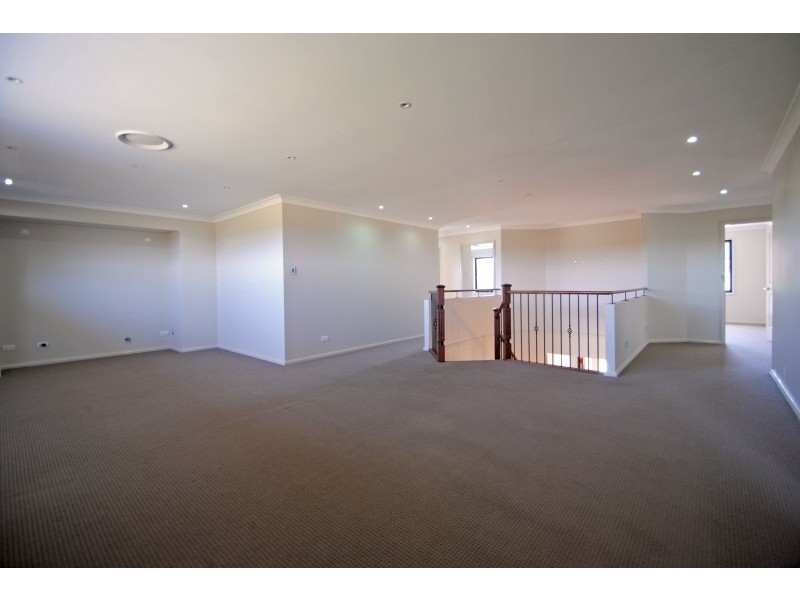 8 Farrier Cr, Hamlyn Terrace NSW 2259