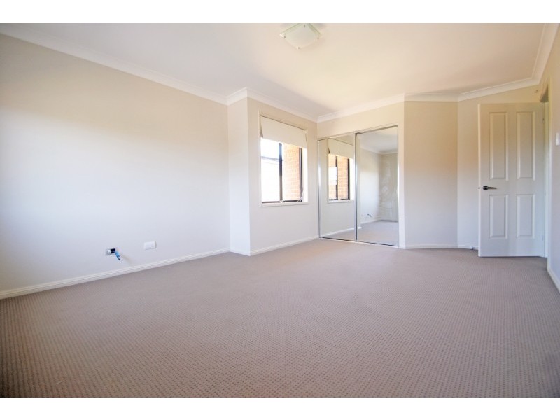 8 Farrier Cr, Hamlyn Terrace NSW 2259