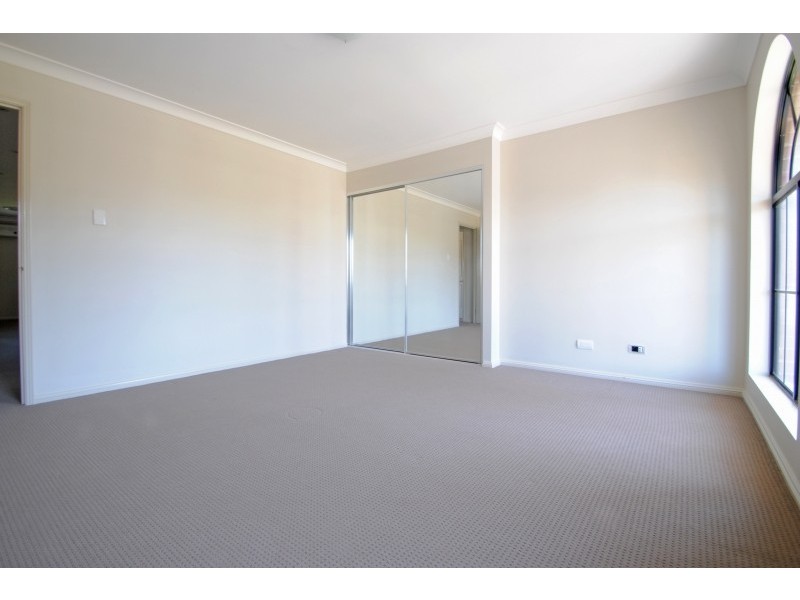 8 Farrier Cr, Hamlyn Terrace NSW 2259
