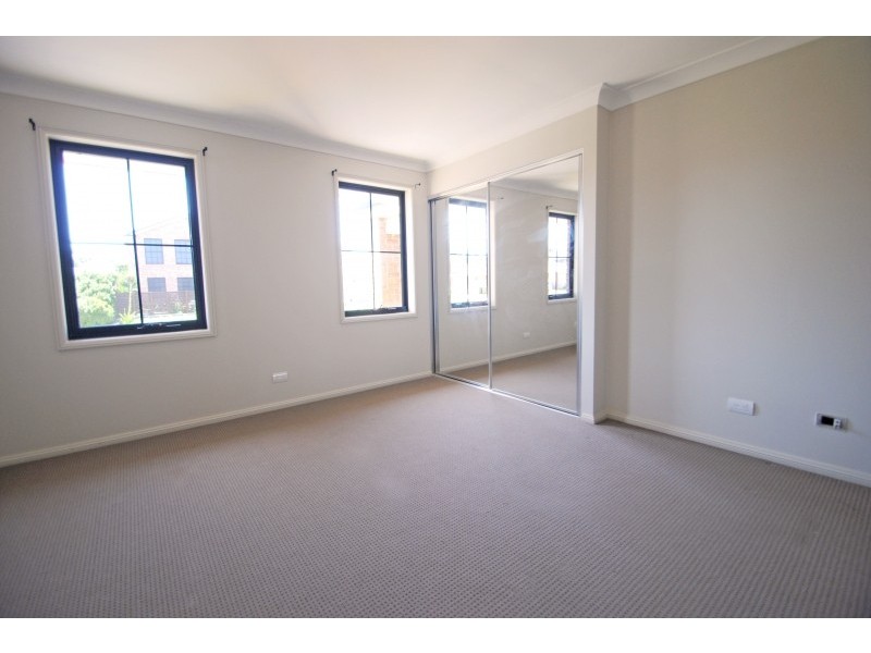 8 Farrier Cr, Hamlyn Terrace NSW 2259