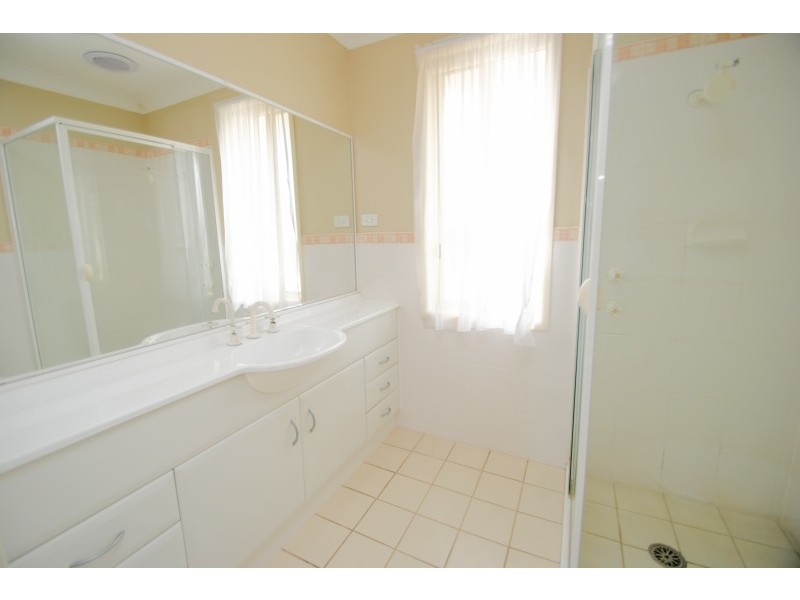 76 Louisiana Rd, Hamlyn Terrace NSW 2259