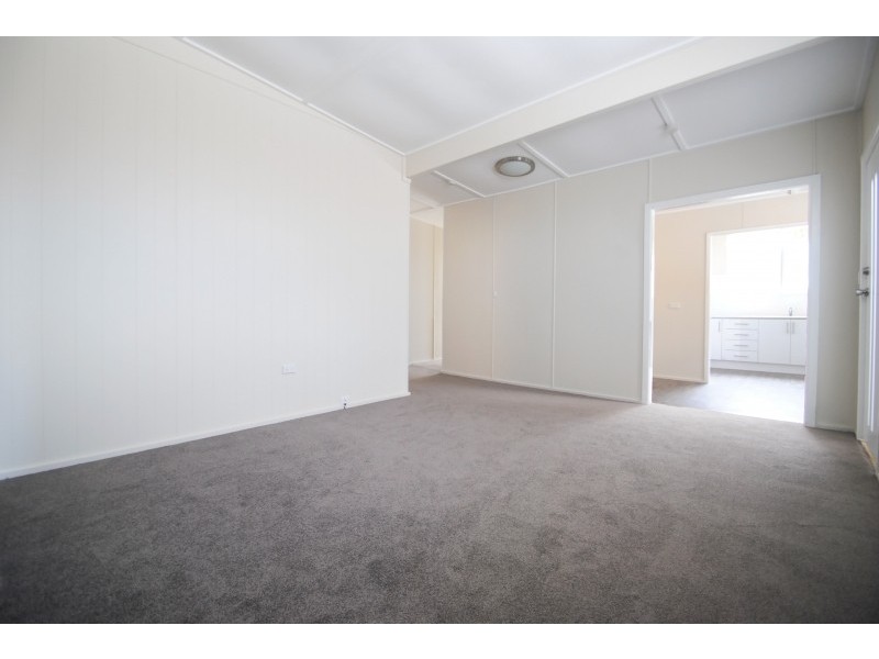 11 Leslie Avenue, Gorokan NSW 2263