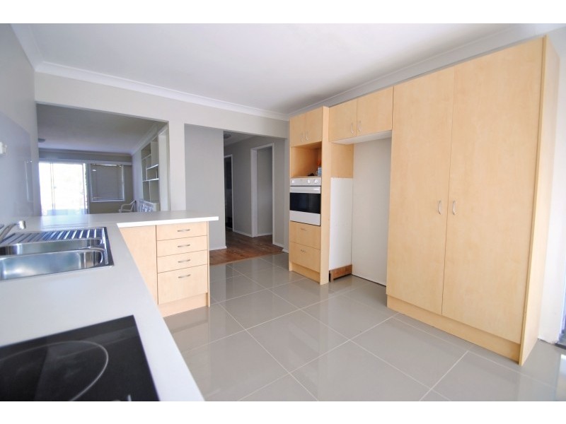 17 Beach Parade, Canton Beach NSW 2263