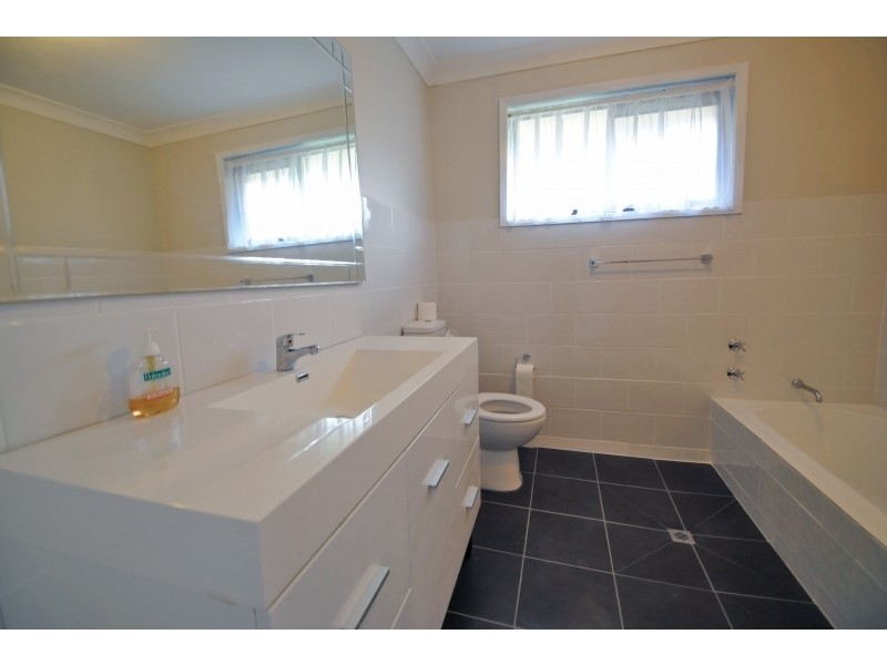 17 Beach Parade, Canton Beach NSW 2263