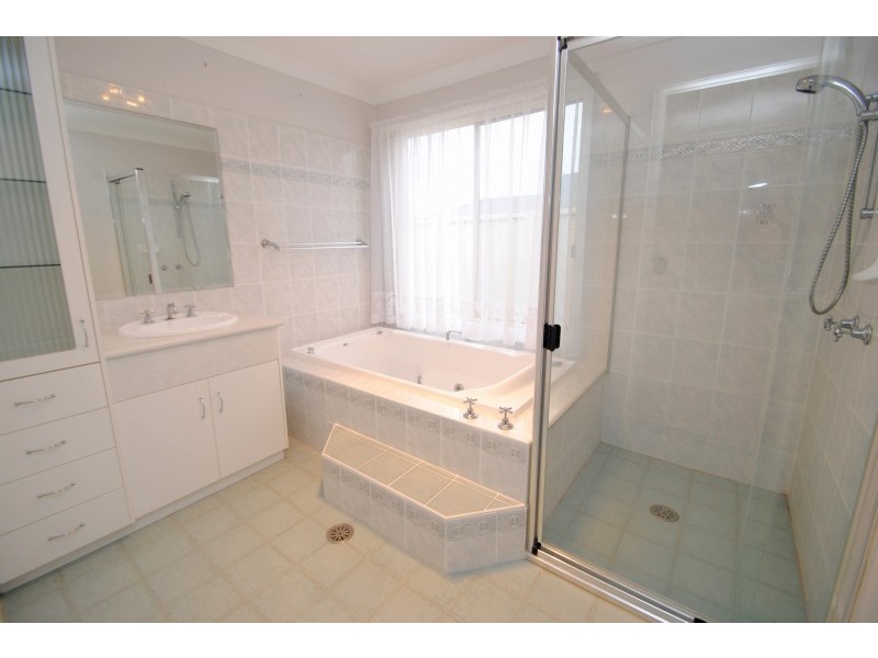 2 Chestnut Grove, Woongarrah NSW 2259