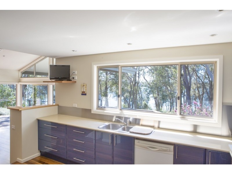 28 Lloyd Avenue, Chain Valley Bay NSW 2259