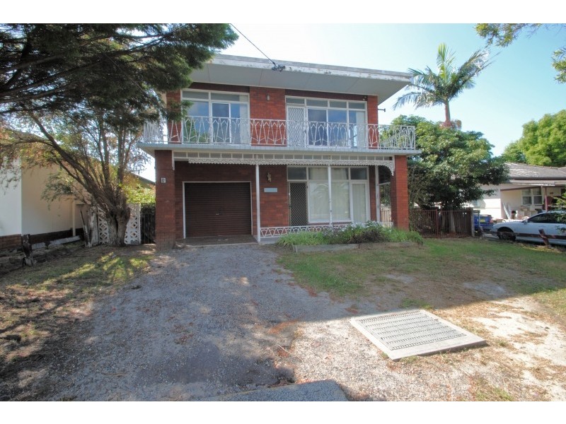 11 Victoria Ave, Toukley NSW 2263