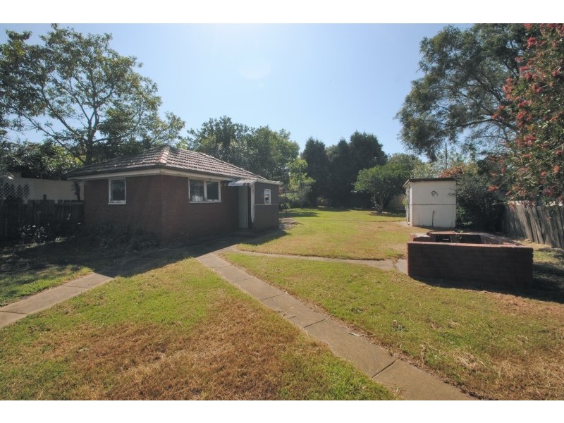 11 Victoria Ave, Toukley NSW 2263