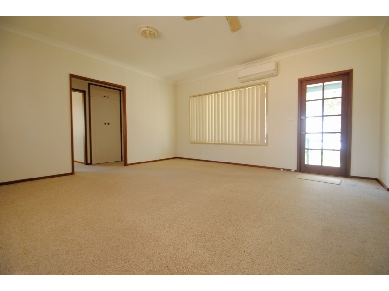 17 Malvina Parade, Gorokan NSW 2263