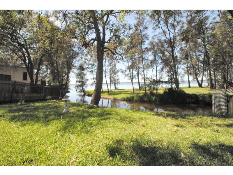 17 Malvina Parade, Gorokan NSW 2263