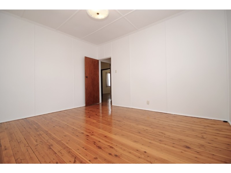 32 Holmes Avenue, Toukley NSW 2263