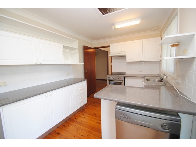1 Esther Close, Gorokan NSW 2263