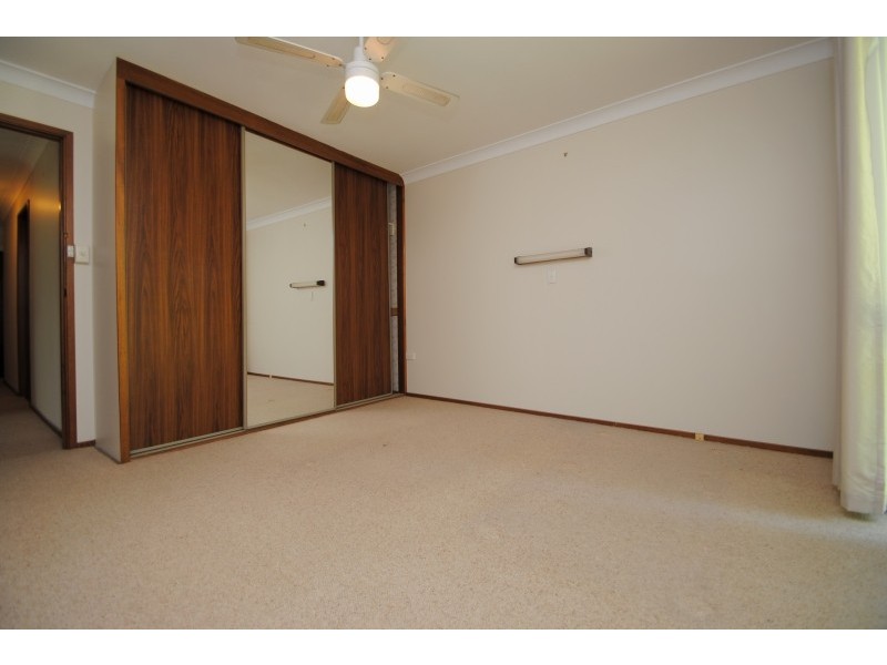 1 Esther Close, Gorokan NSW 2263