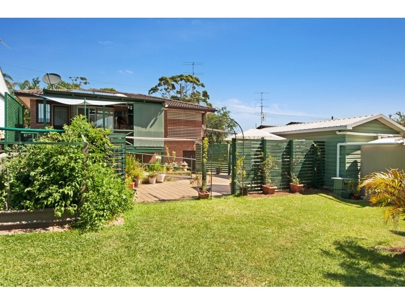 1 Esther Close, Gorokan NSW 2263