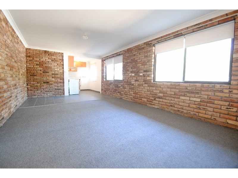 2a Gregory Street, Berkeley Vale NSW 2261