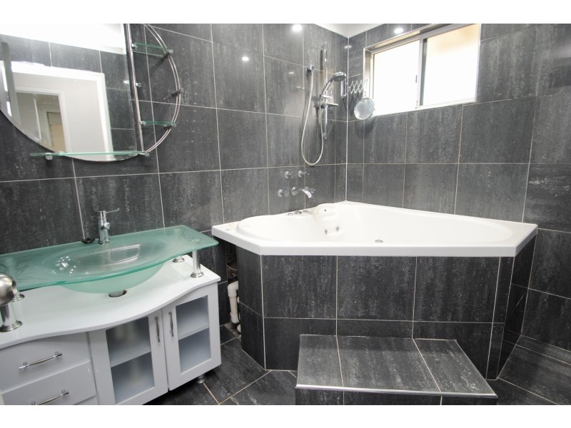 7 Canberry Cl, Buff Point NSW 2262