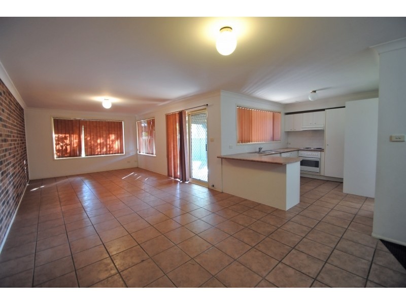 2/2 Beach Parade, Canton Beach NSW 2263