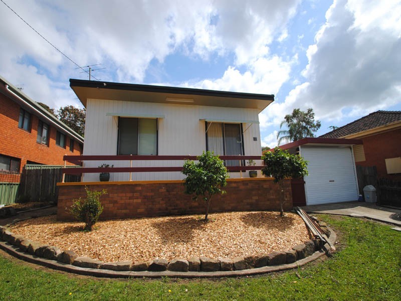 11 Leslie Avenue, Gorokan NSW 2263